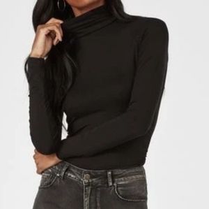 Justfab classic Turtleneck sz Medium New w tags